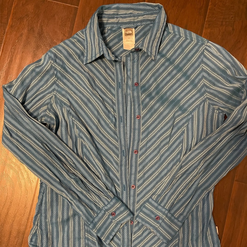 Vintage North Face button up medium collared long sleeve blue shirt .print